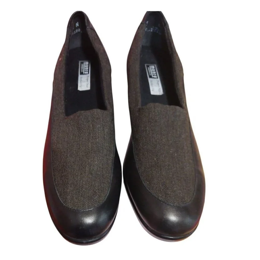 Munro American Kayla Slip On  Black Slip-On Shoes  Brown 7.5